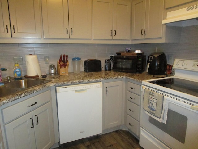 27038 Hickory Dr, Eagle Rock, MO 65641 - kitchen with white appliances, under cabinet range hood, dark wood-style floors, tasteful backsplash, and a sink