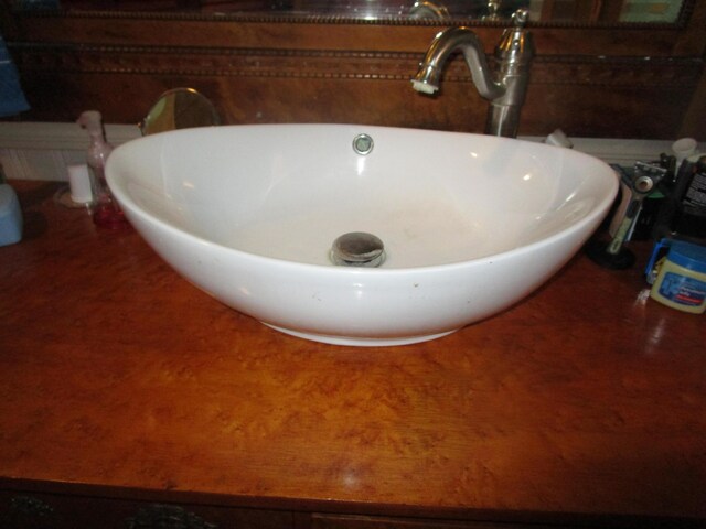 27038 Hickory Dr, Eagle Rock, MO 65641 - bathroom view of a sink and a soaking tub