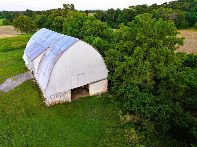 view of outdoor structure featuring a lawn
