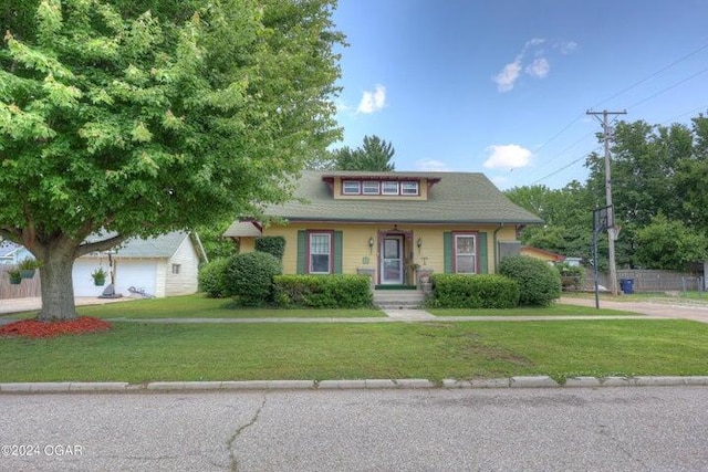 view of front of property featuring a front lawn