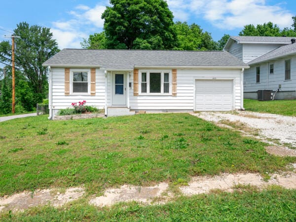 603 E Maupin St, Bolivar, MO 65613 - view of front of home featuring dirt driveway, an attached garage, a front yard, and cooling unit