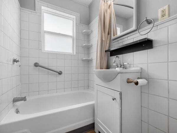 603 E Maupin St, Bolivar, MO 65613 - bathroom with shower / tub combo and vanity