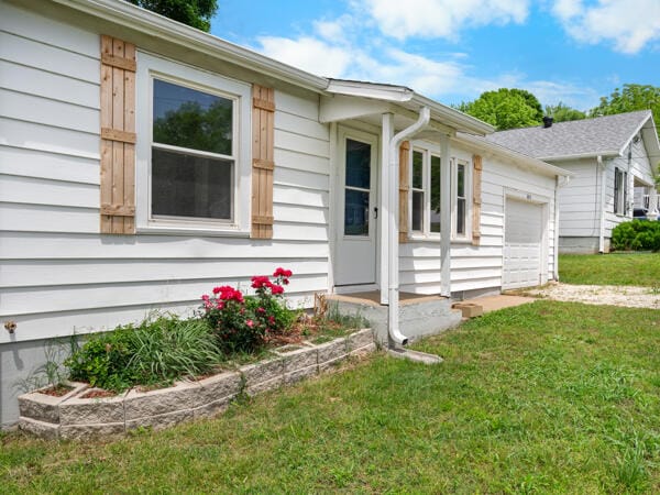 603 E Maupin St, Bolivar, MO 65613 - view of home's exterior with a garage and a yard