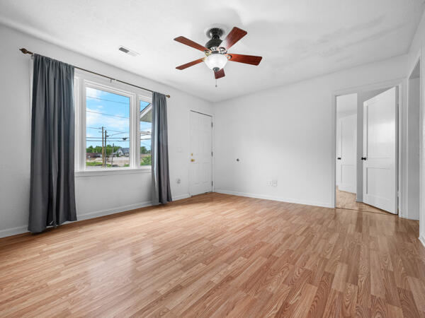 603 E Maupin St, Bolivar, MO 65613 - unfurnished room featuring light wood-style flooring, ceiling fan, and baseboards