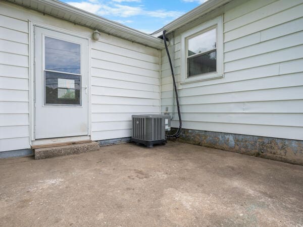 603 E Maupin St, Bolivar, MO 65613 - view of patio / terrace featuring cooling unit