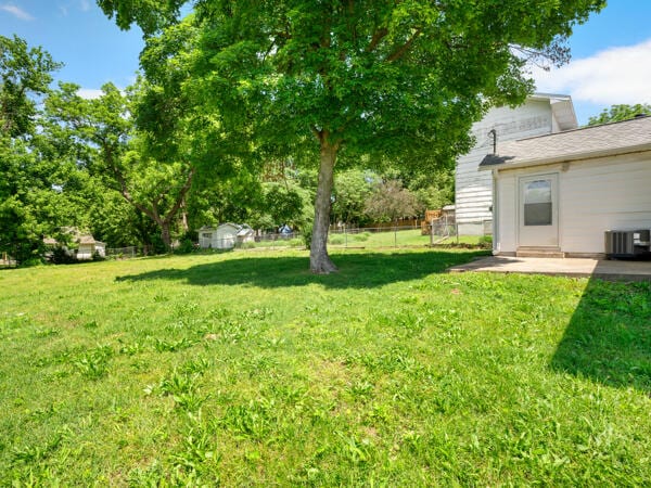 603 E Maupin St, Bolivar, MO 65613 - view of yard with central AC and a patio