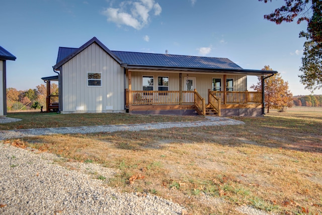 view of front of home with a porch and a front lawn