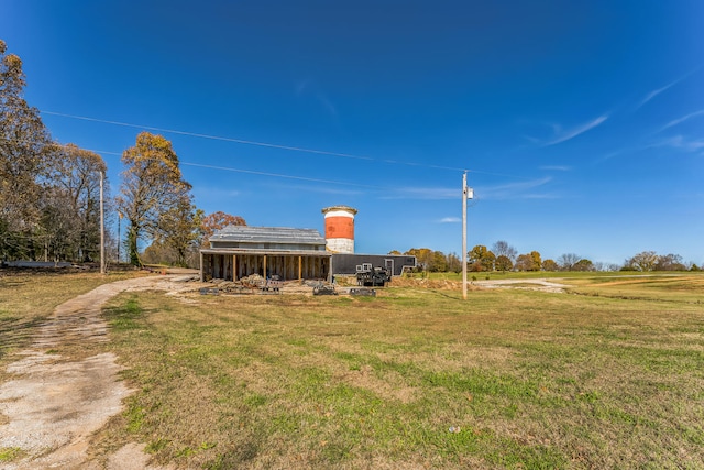 view of yard with a rural view