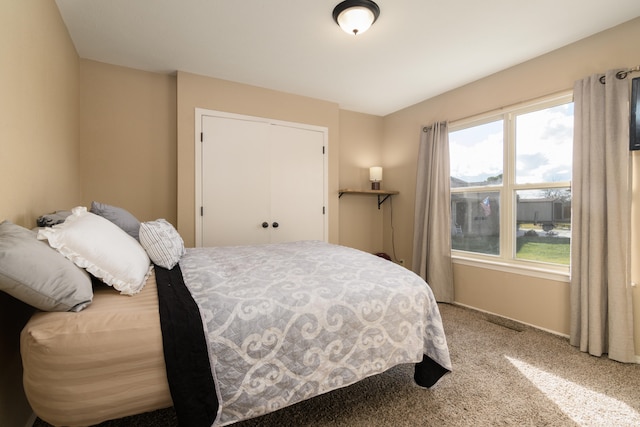 bedroom featuring carpet flooring and a closet