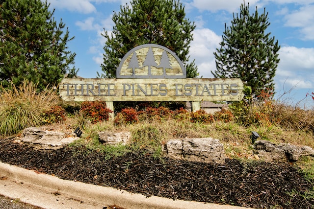 view of community / neighborhood sign