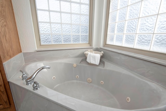 bathroom featuring tiled tub