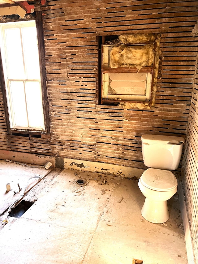 bathroom featuring toilet