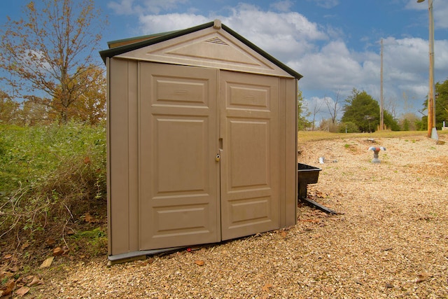 view of outbuilding