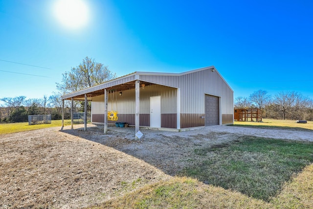 1558 E 432nd Rd, Bolivar, MO 65613 - view of outdoor structure with driveway