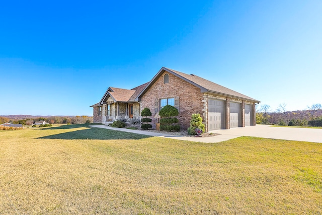 view of front of home featuring a garage and a front yard