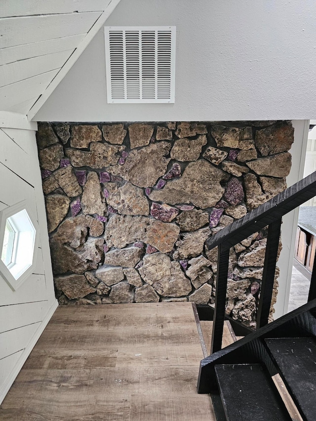 details featuring hardwood / wood-style flooring