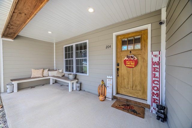 property entrance with covered porch