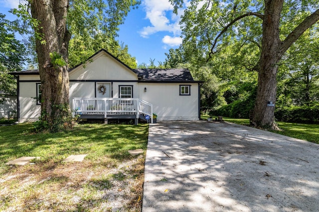 ranch-style house with a front lawn