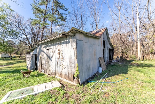 view of outbuilding with a yard