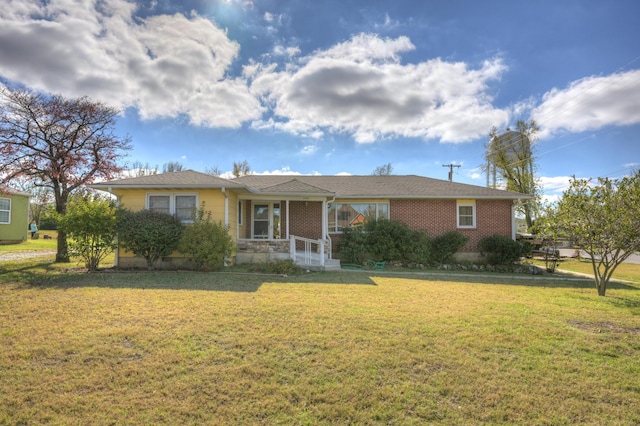 ranch-style house featuring a front lawn