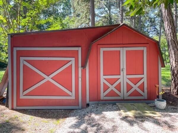 view of outbuilding