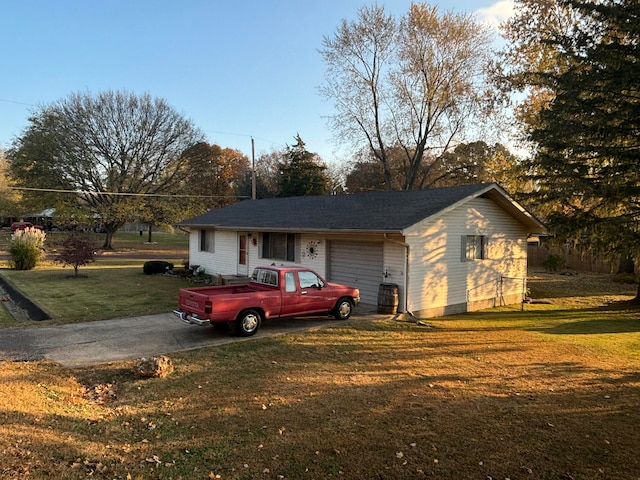 single story home with a front yard