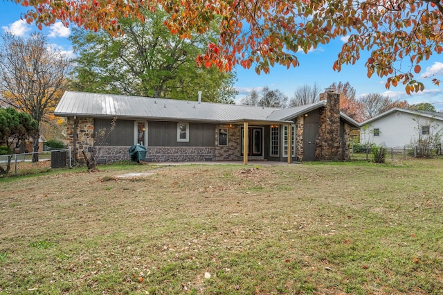 back of house featuring a yard