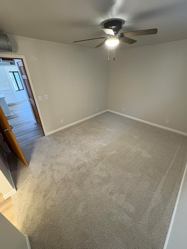 unfurnished room with carpet flooring and ceiling fan