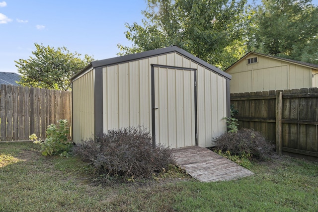 view of outdoor structure featuring a yard