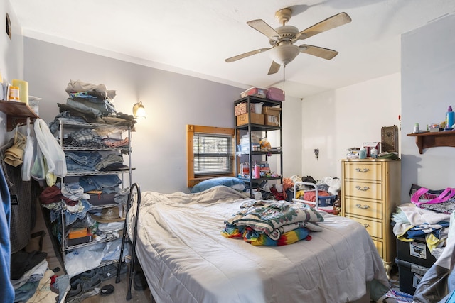 bedroom with ceiling fan