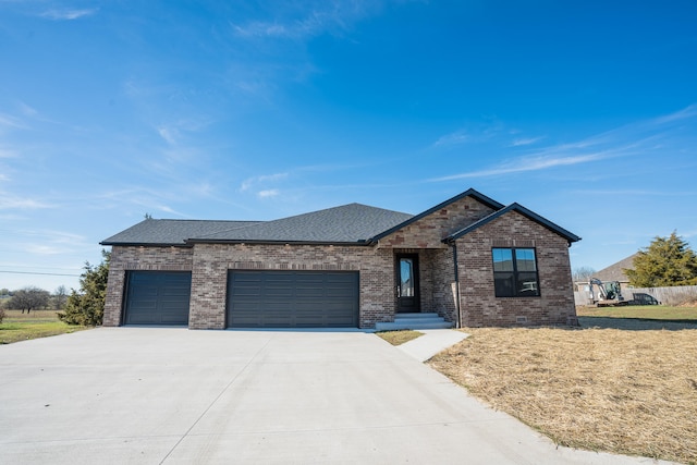 view of front facade featuring a garage