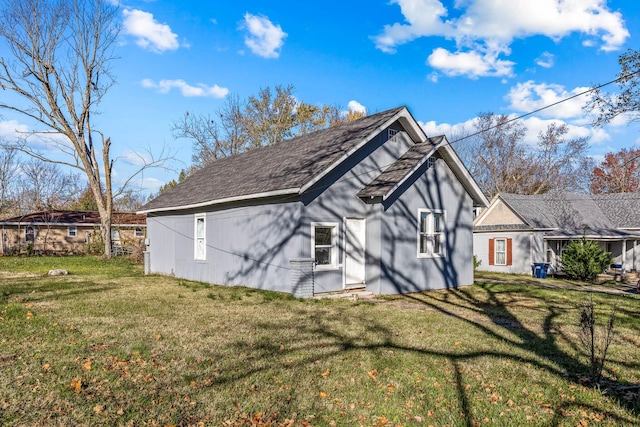 view of side of property featuring a lawn