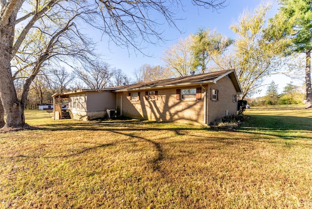 back of house featuring a yard