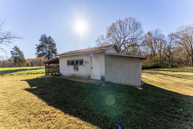 view of outdoor structure with a yard