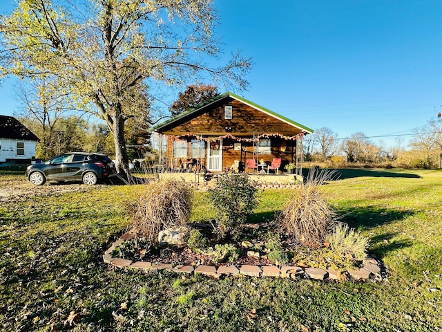 exterior space featuring a front yard