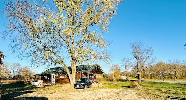 view of yard featuring a carport