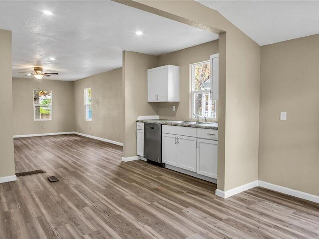 kitchen with sink, light hardwood / wood-style flooring, stainless steel dishwasher, ceiling fan, and white cabinetry