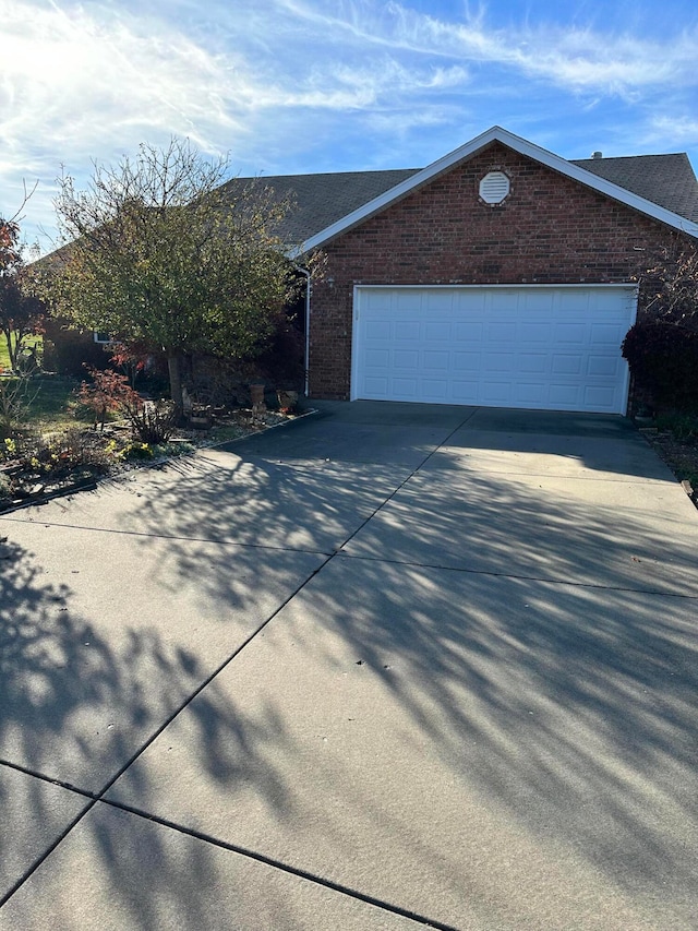 view of front facade featuring a garage