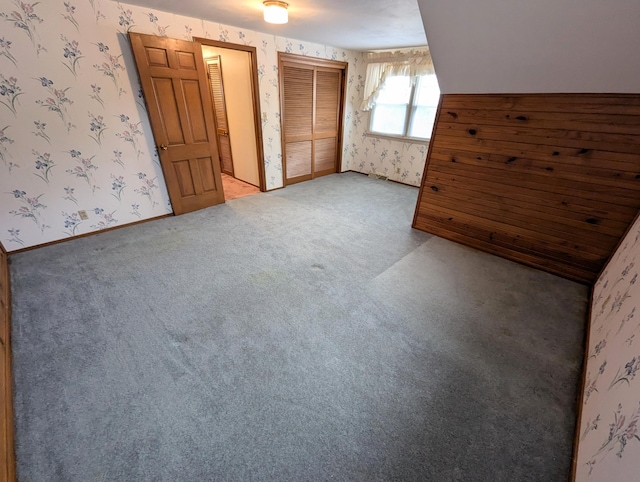 empty room featuring carpet