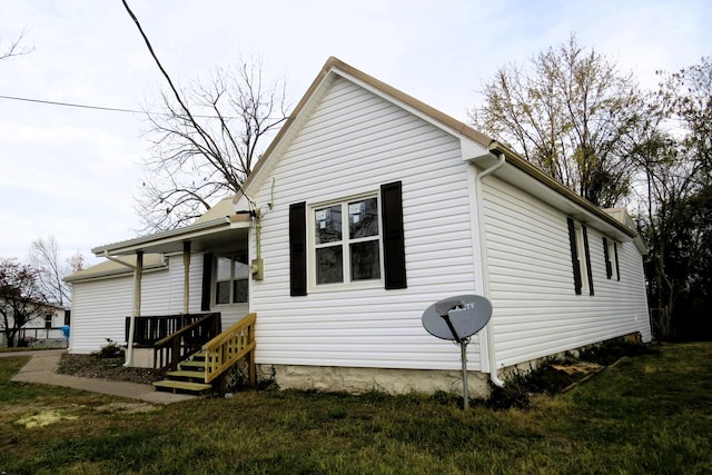 rear view of house featuring a lawn