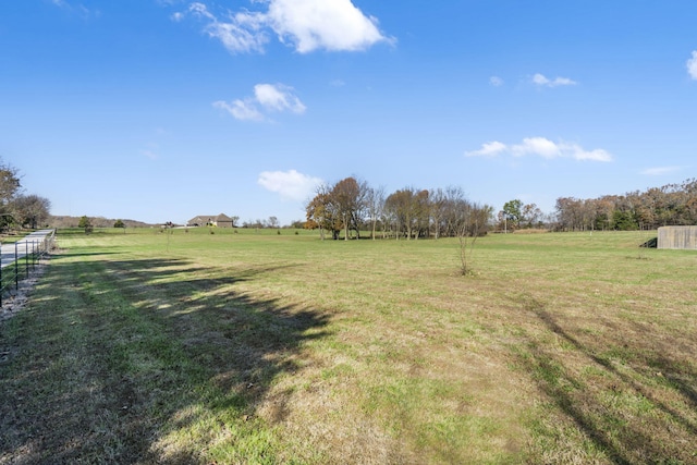 view of yard featuring a rural view