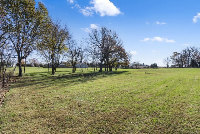 view of yard featuring a rural view