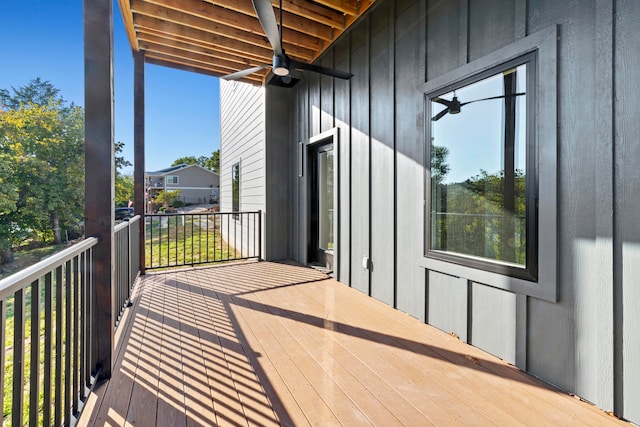 balcony featuring ceiling fan