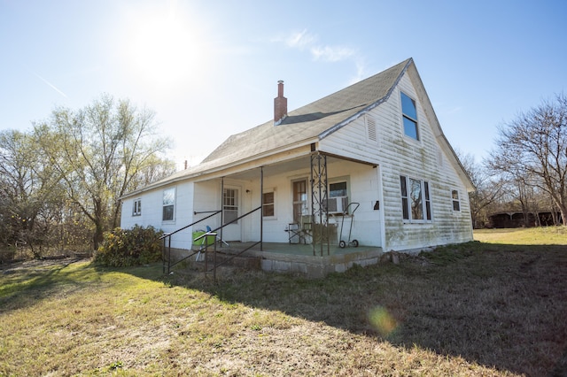 view of front of home featuring a porch and a front lawn