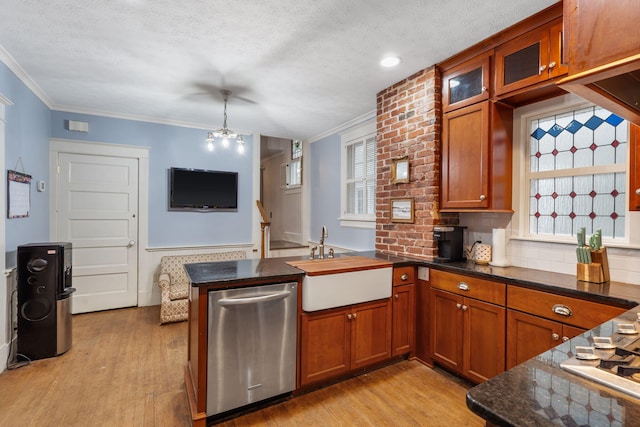 kitchen featuring dishwasher, light wood-type flooring, kitchen peninsula, and sink