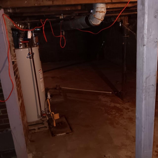 below grade area featuring crawl space and water heater