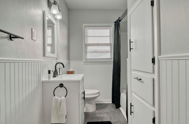 full bathroom with shower / tub combo, vanity, and toilet