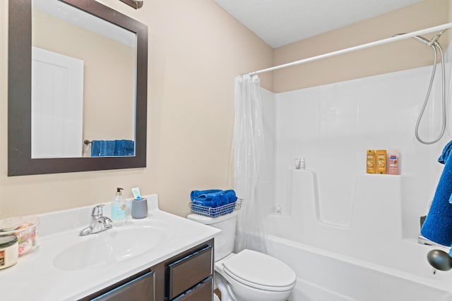 full bathroom featuring shower / tub combo with curtain, vanity, and toilet