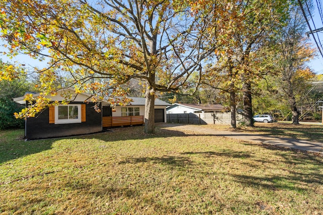 view of front facade featuring a garage and a front lawn