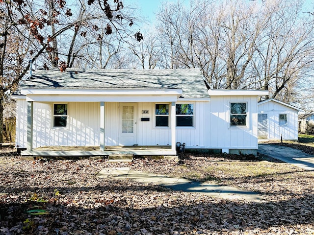 view of front of home with covered porch